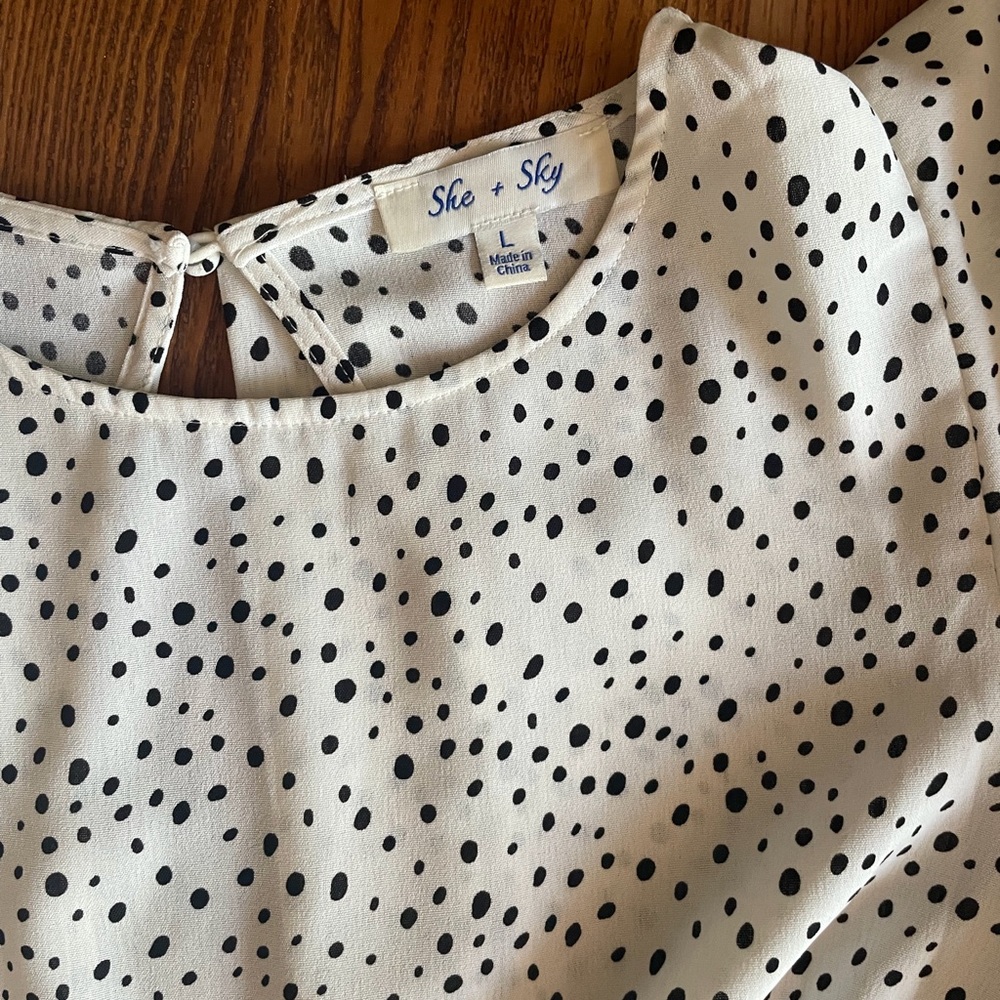 She & Sky White Black Polka Dot Open Back Peplum Top with Lace Detail - Picture 4 of 6